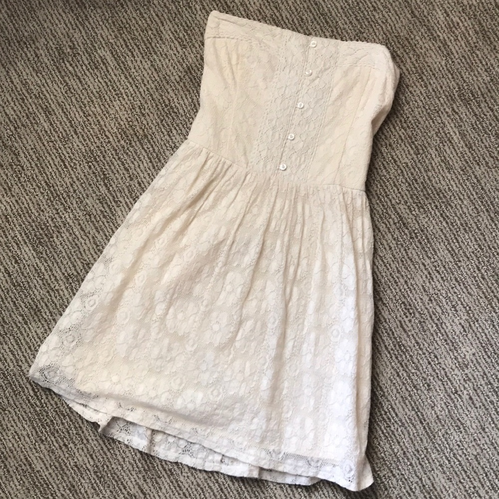 Cream colored strapless dress💛